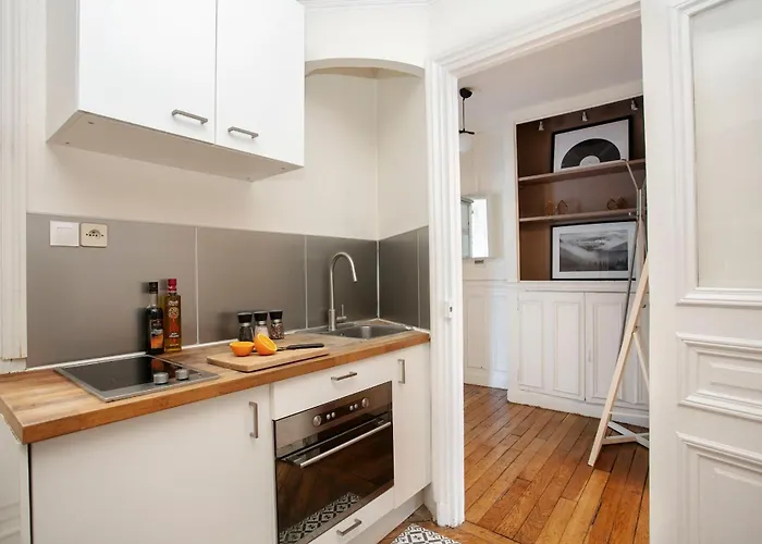 아파트 Bnbnova - Notre-dame - 1br With Balcony 파리
